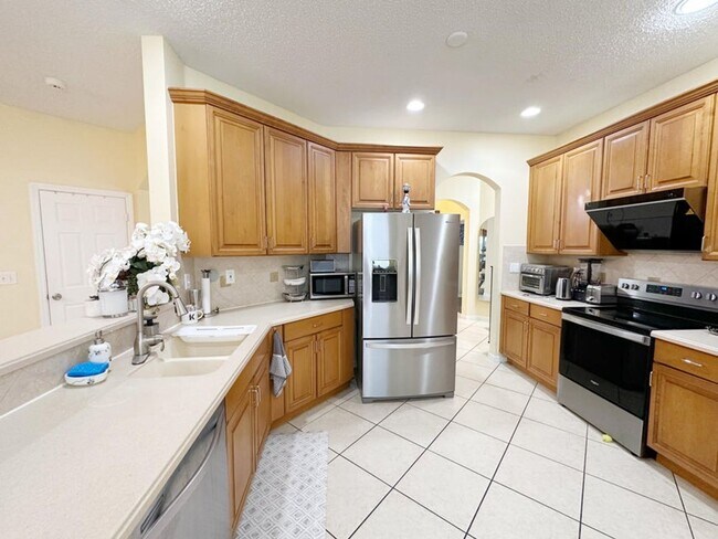 Photo - 5152 Woodfield Way