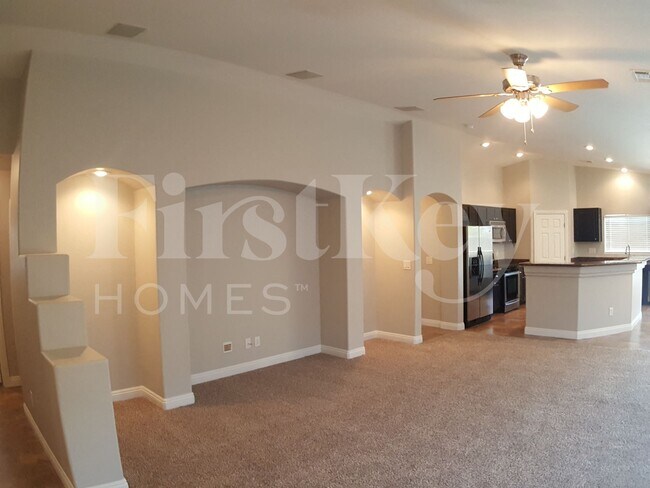 Photo - 5728 Hornbrook St