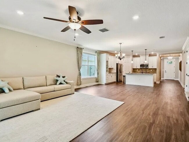 Photo - 85311 Champlain Dr
