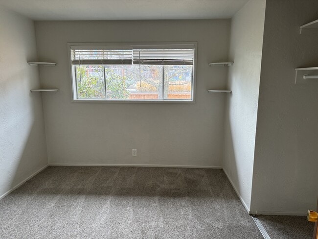 Photo - 1065 E Main St