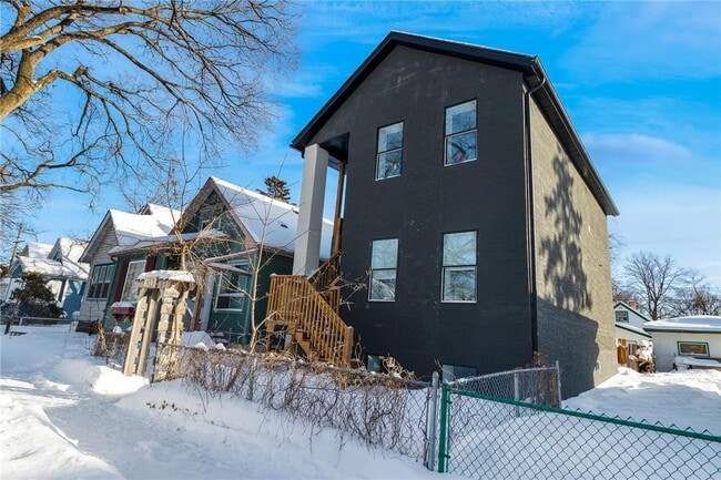 Building Photo - 650 Dudley Av