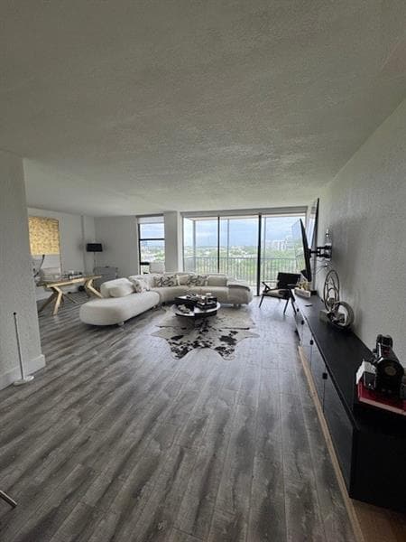 Photo - 20335 W Country Club Dr Unit 910
