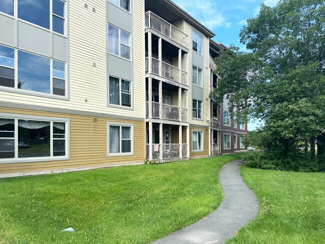 Building Photo - Carriage Place