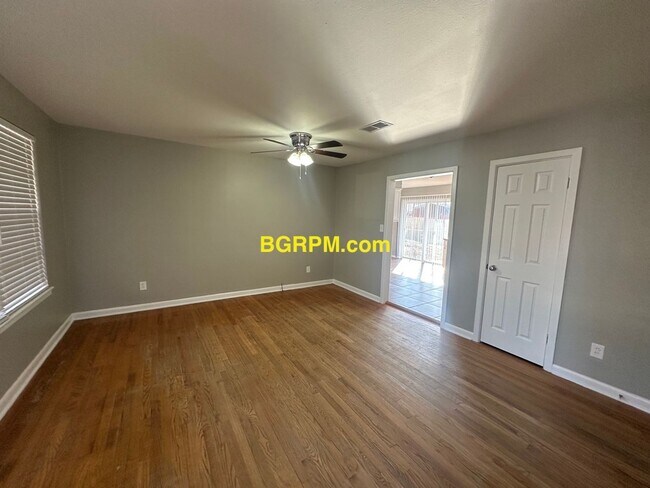 Photo - 3 Bd 1 Ba House