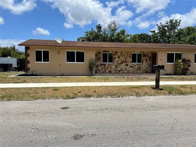 Building Photo - 1095 N 59th Ave Unit 1 Rental