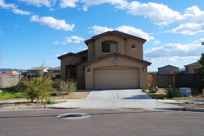 Building Photo - Charming 4 Bed 3 Bath Laveen Home !!