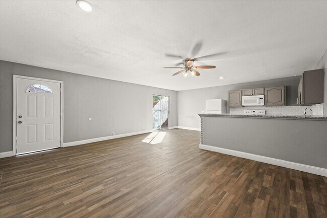 Photo - 927-929 S Rosemont Ave Unidad 927