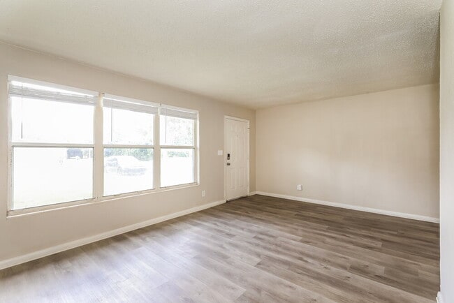 Photo - 6930 Bernay Ave