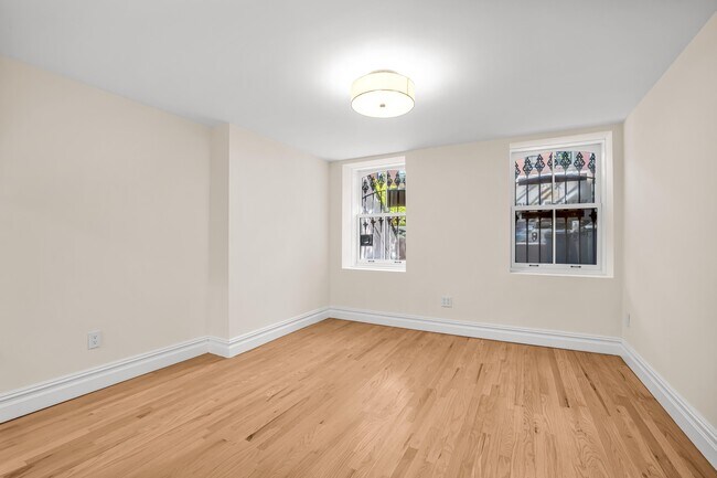 Photo - 468 Henry St