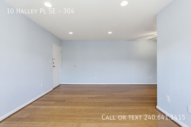 Photo - 10 Halley Pl SE