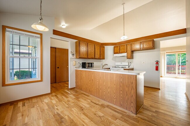 Photo - 220 Longford Ct