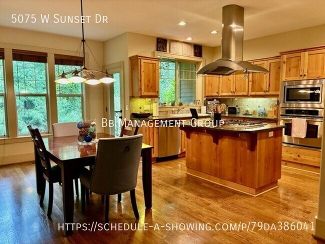 Photo - Beautiful Lake Oswego Newer Townhome Walki...