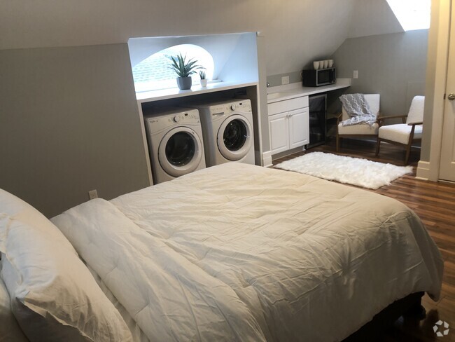 Building Photo - 240 Culver Rd Unit Apt 3 - Furnished