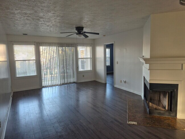 Photo - 1004 Brookhollow Dr