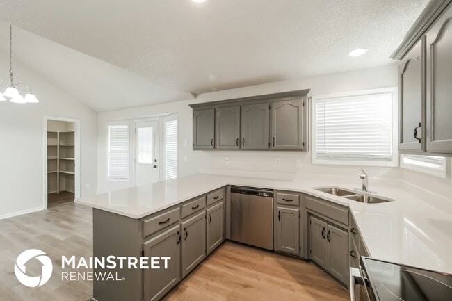 Photo - 704 SE 15th St