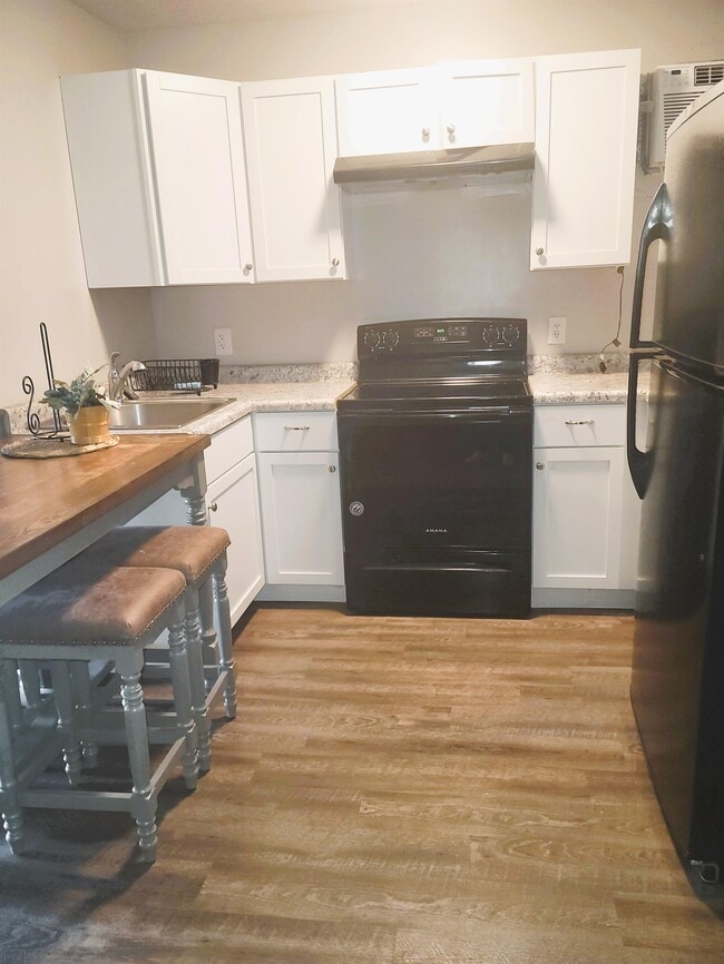 Photo - 209 E Main St