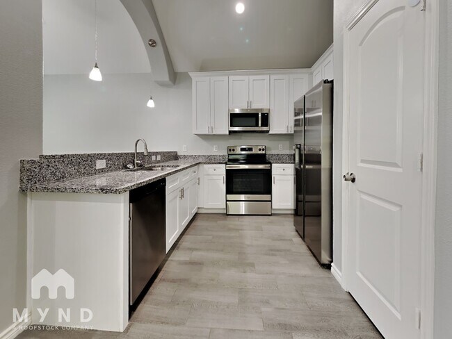 Photo - 16931 W Juneau St