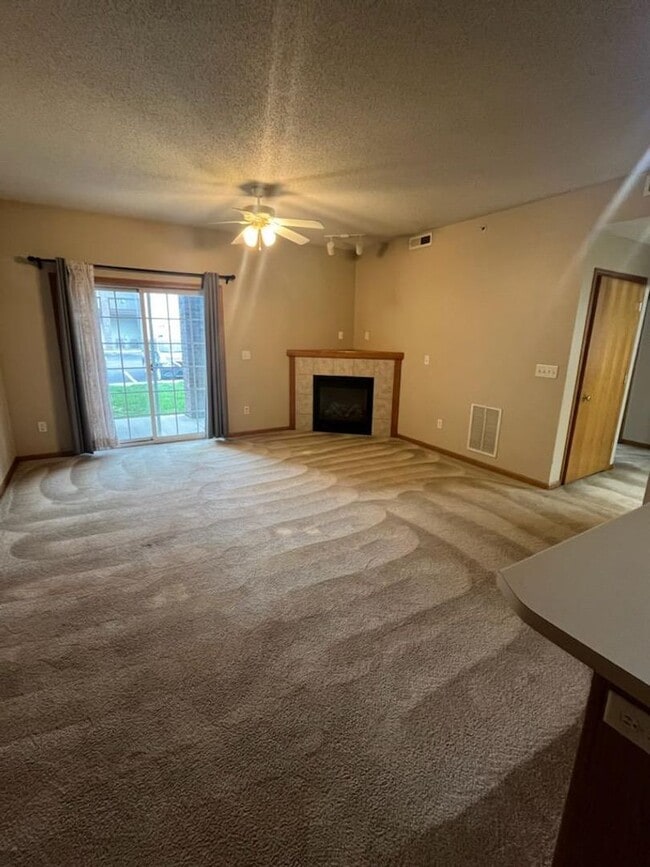 Photo - 2 BED 2 BATH - Available Fall 2026 Unidad 1