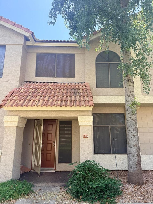 Building Photo - 500 N Roosevelt Ave