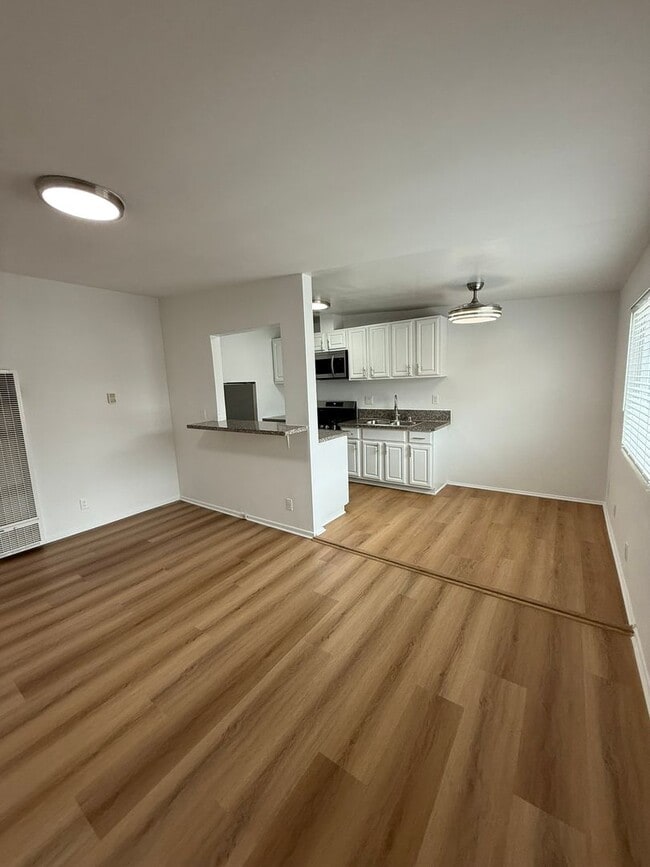 Photo - 6944-6954 Coldwater Canyon Ave