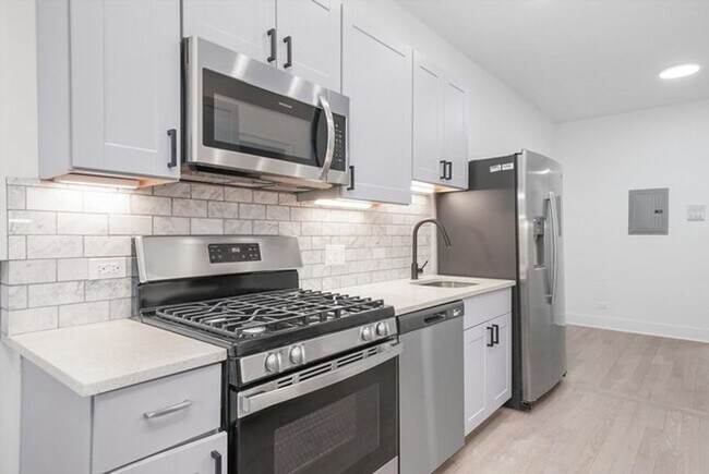 Photo - Modern and Luxurious 3b/2b Apartment Near Loyola University Unidad 3N