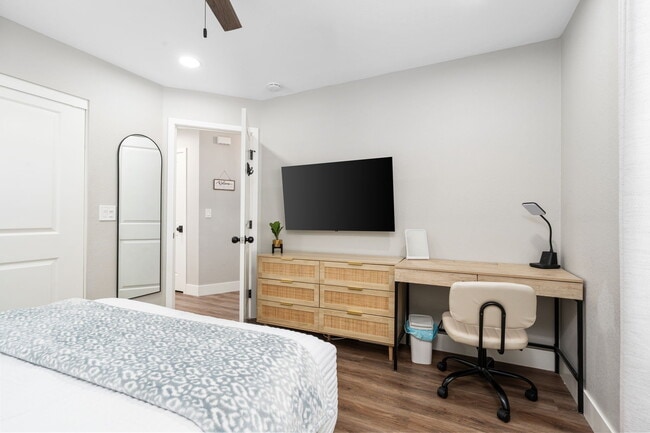 Photo - 9178 N Woodlawn Dr Unit Room A