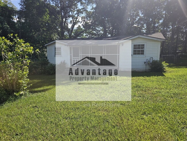 Building Photo - 418 E Brooks Ave
