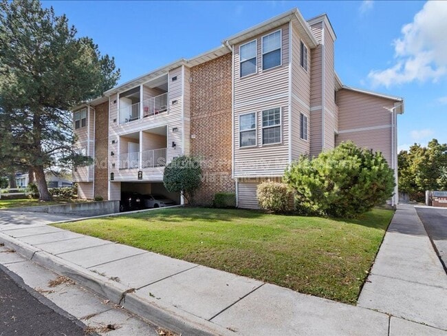 Building Photo - 9132 S Scirlein Dr