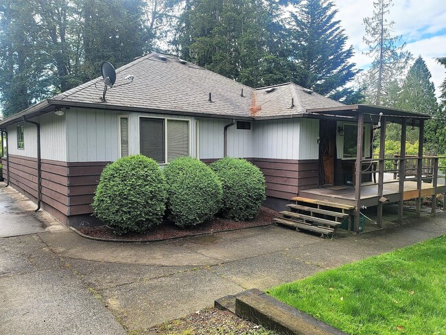 Photo - 3 Bedroom Home Convenient Bremerton Location!