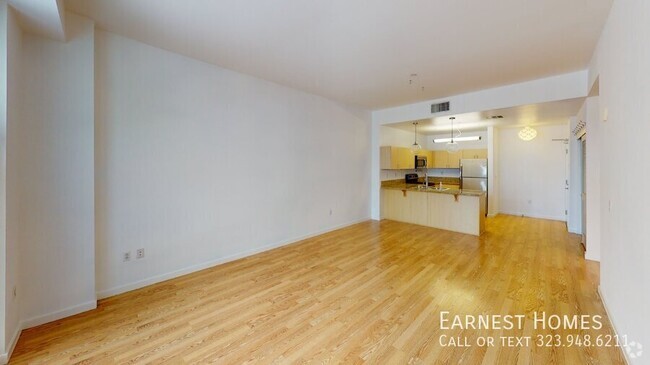 Building Photo - 630 W 6th St Unit 204 Rental