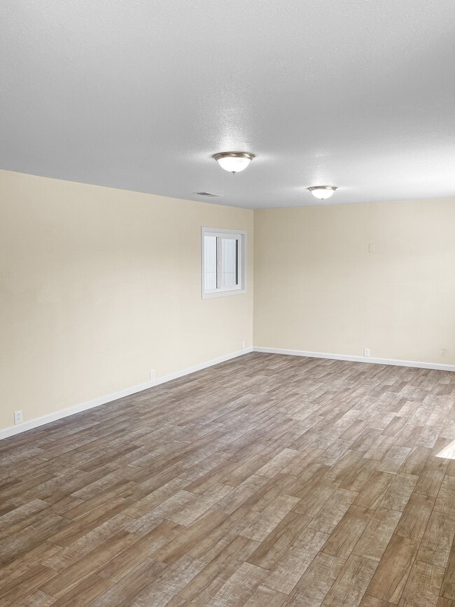 Photo - 202 W Lynn Ave