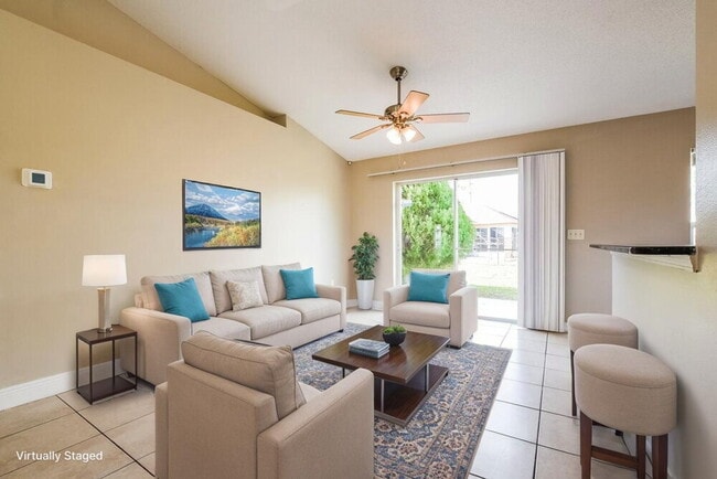 Photo - 870 Jarnac Dr