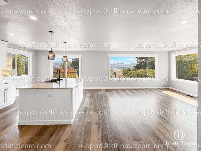 Photo - 405 Maple Ave NW