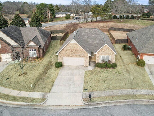 Photo - Beautiful Brick Home in Canebrake