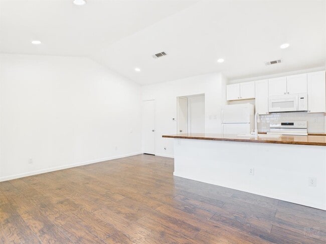 Photo - 1303 Hollow Creek Dr