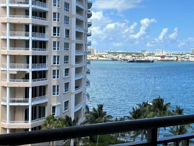 Photo - 540 Brickell Key Dr Unidad 1024