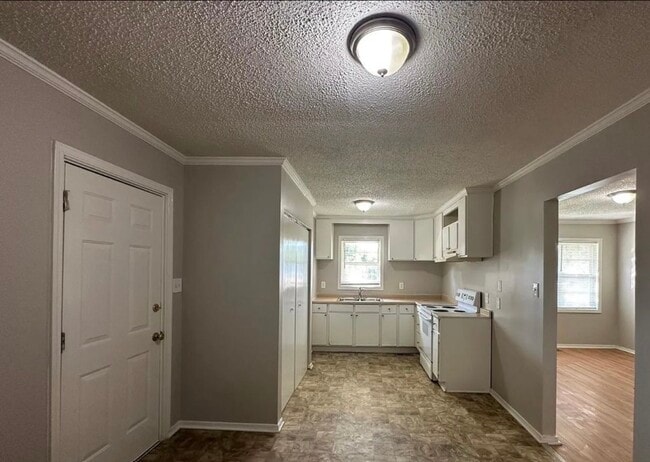 Photo - 136 Melba Ave SW