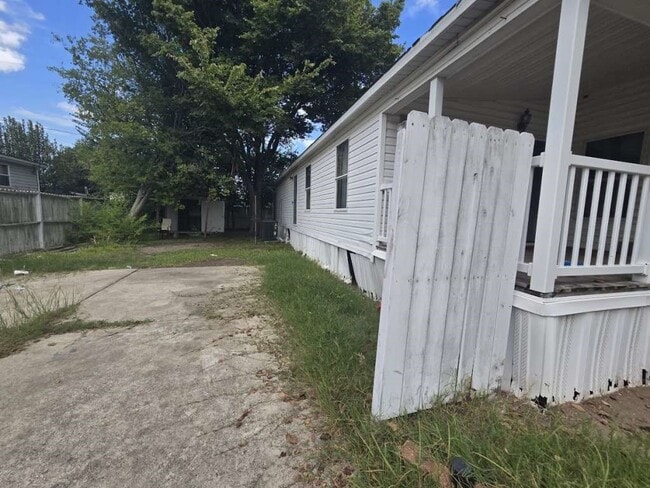 Building Photo - 5815 Dylan Dr