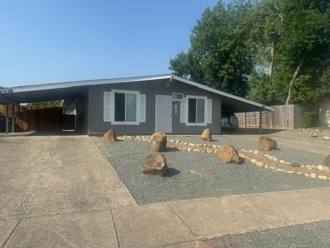 Building Photo - 3007-3009 JUANIPERO Unit 3009