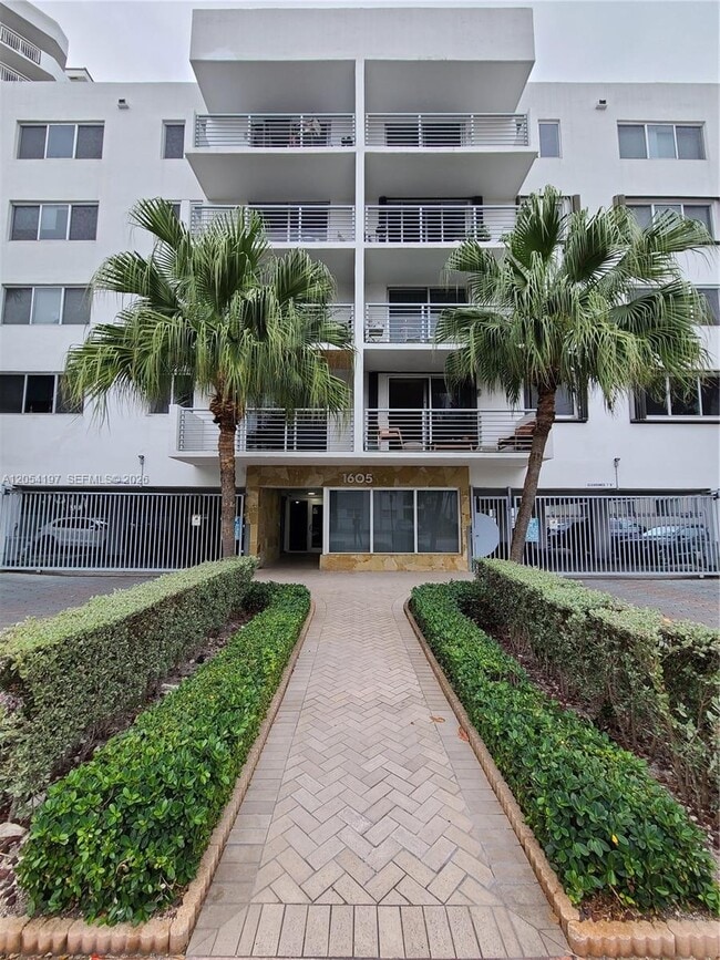 Building Photo - 1605 Bay Rd Unit 206
