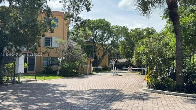 Building Photo - 4394 NW 9th Ave Unit 20-1B