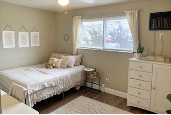 Photo - 1750-1760 Cleneay Ave