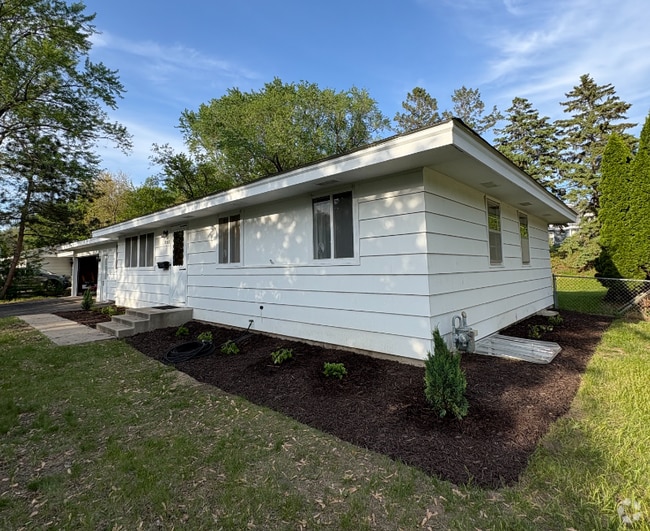 Building Photo - 8509 Stanley Ave S Rental