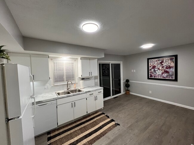 Photo - Cypress West Fairlawn Apartments