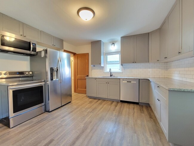 Photo - 1111 1st Ave SE