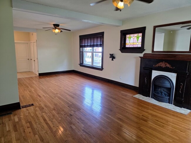 Living /dining room - 5229 Lansdowne Ave Apartments Unit 2F