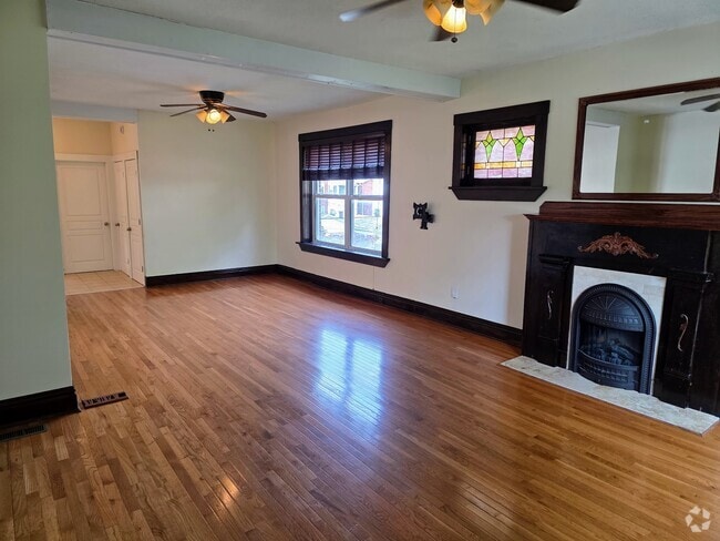 Building Photo - 5229 Lansdowne Ave Unit 2F Rental