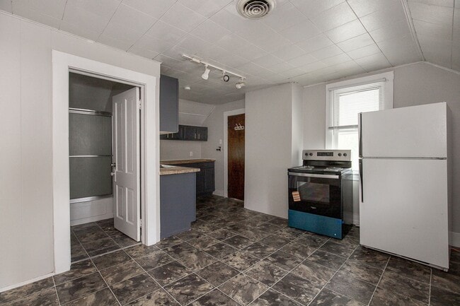 Photo - 3295 W 46th St