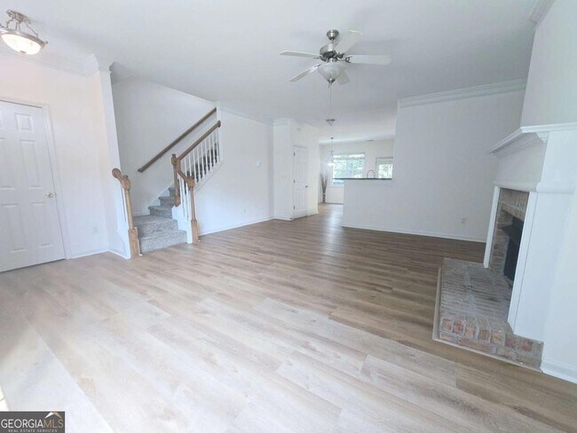 Photo - 1318 Guilderoy Ln