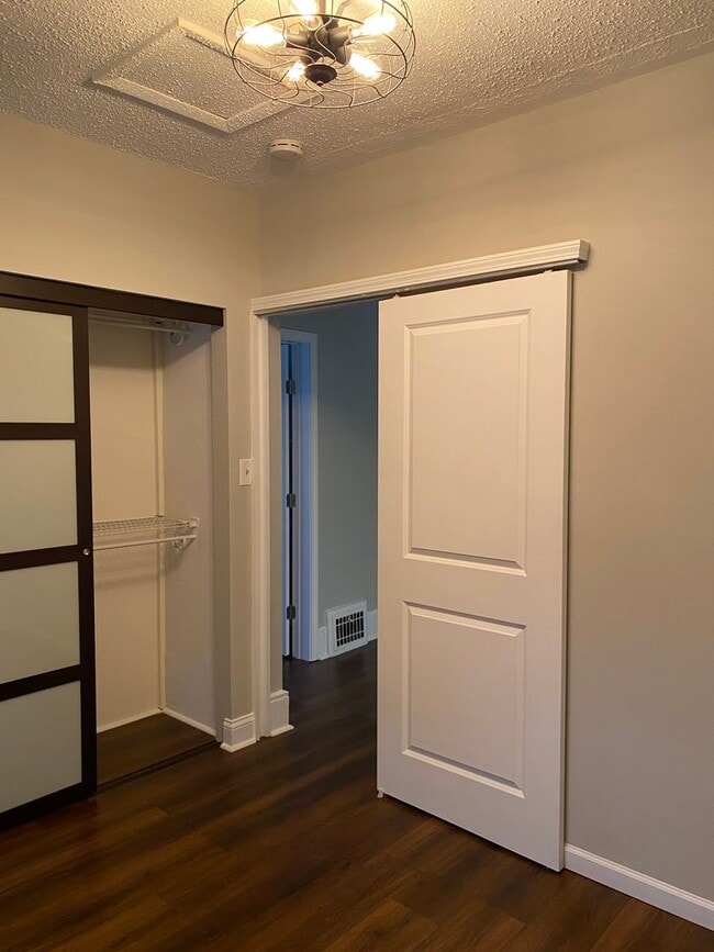 Photo - Large Home in Lindenwood Park